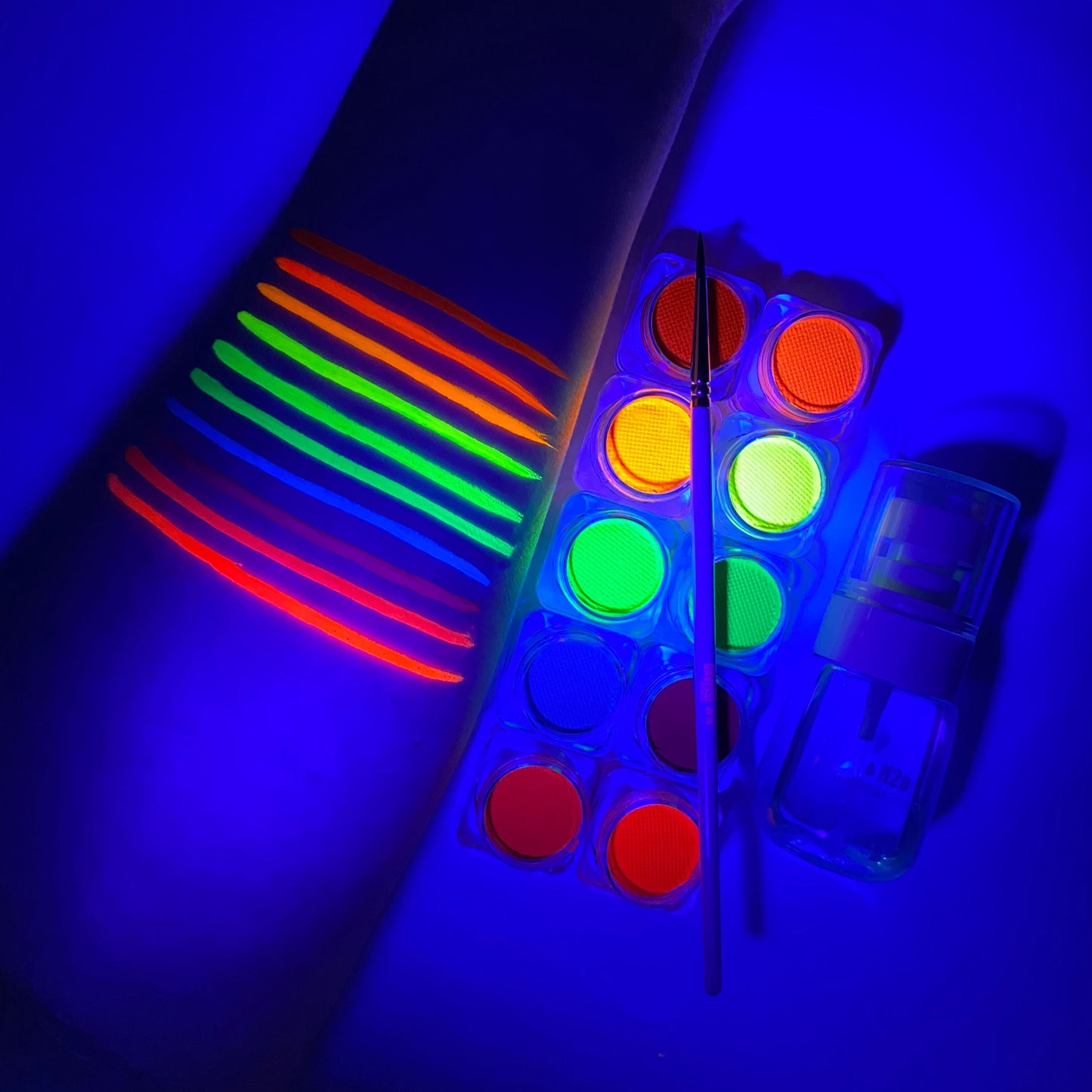 Gavissi Beauty - UV NEON BUNDLE: 10 LINERS + BRUSH + SPRAY BOTTLE